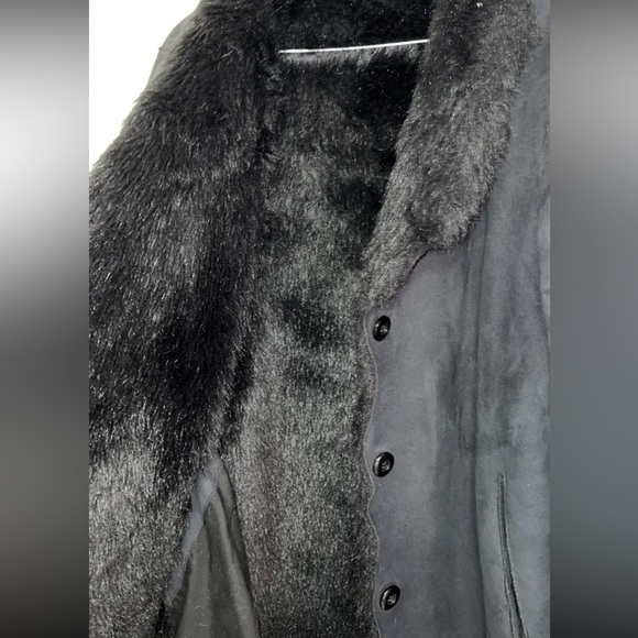 Faux Fur knee length coat. - Picture 3 of 7